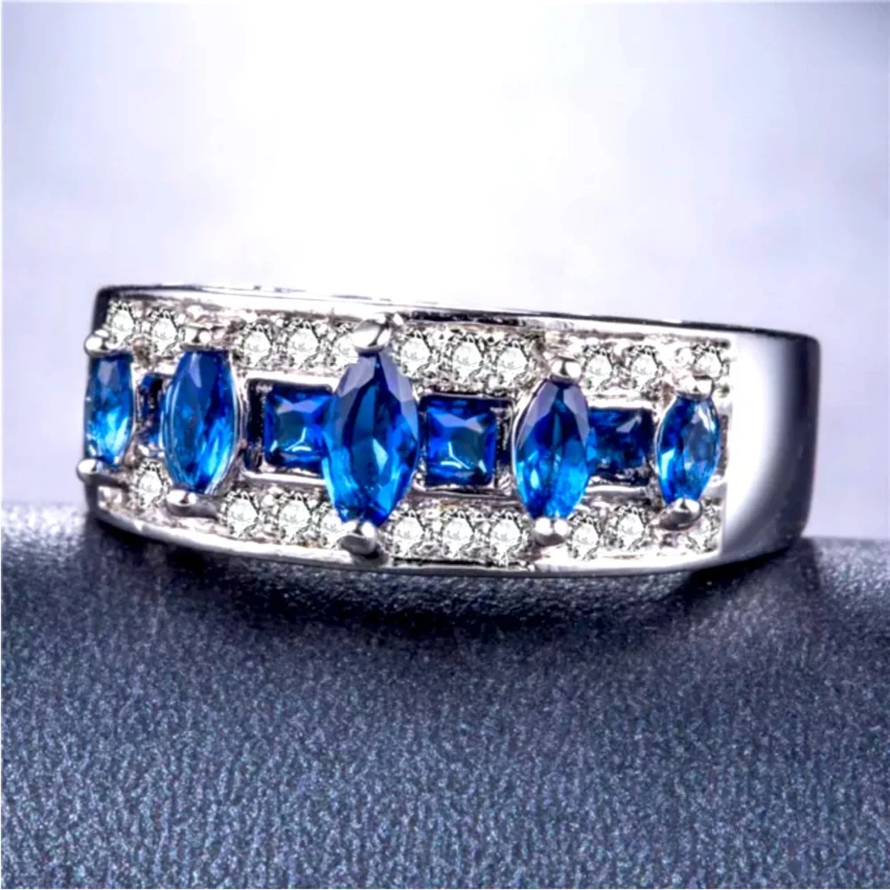 Gorgeous New Sterling Silver Sapphire Ring